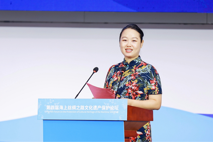 海南省旅游和文化廣電體育廳博物館和社會(huì)文物處  處長(zhǎng) 劉靜文 主持開(kāi)幕式