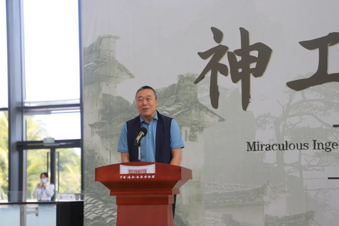 海南省旅游和文化廣電體育廳二級(jí)巡視員  葛云峰宣布展覽開幕