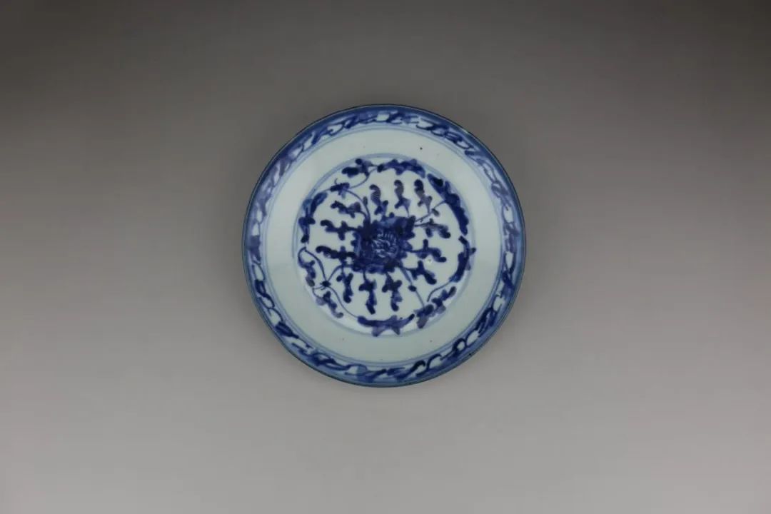 清·青花菊紋盤